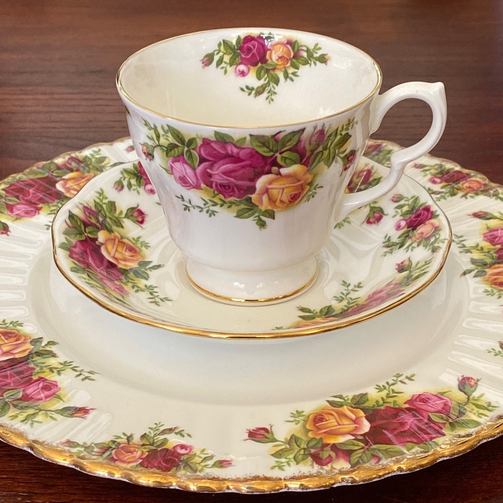 Royal Albert Old Country Roses Teacup Saucer and Plate